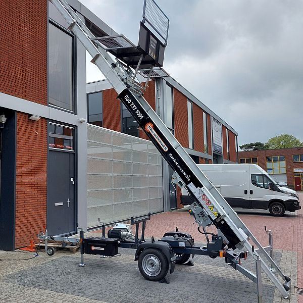 Aanhangerlift - verhuislift huren Utrecht Boecker 18 meter lift met verstelbaar platform huren